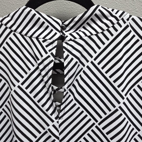 Cato Shirt Womens 26/28W Black White Sleeveless Mock Neck Lattice Keyhole Print - Picture 5 of 10